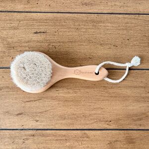 NWOT Keababies Baby Hairbrush in Walnut Oval